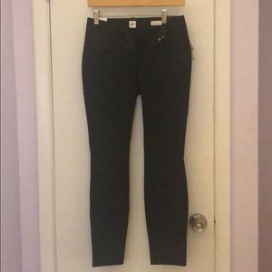 Curvy skinny ankle gap pants